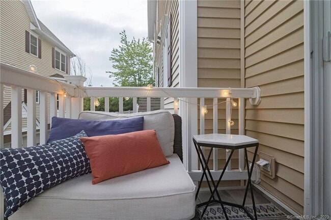 Building Photo - 160 Glenbrook Rd