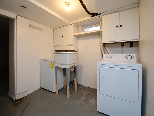 Building Photo - 2108 S 46th St