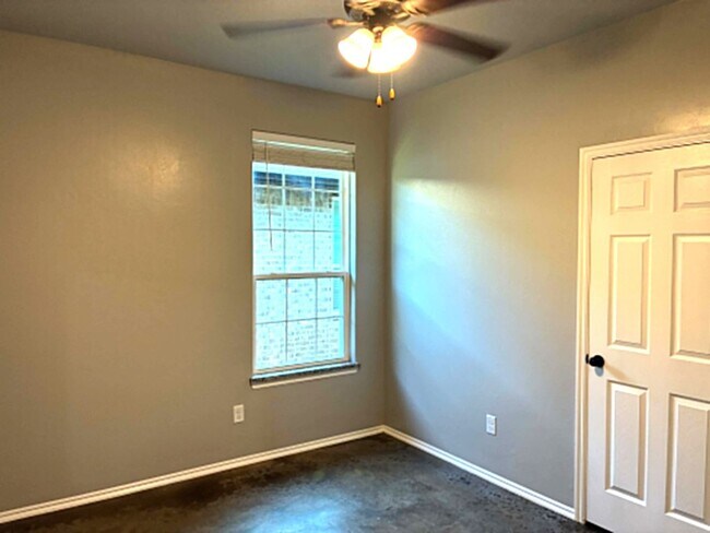 Building Photo - 7508 Redbud Villas Ct
