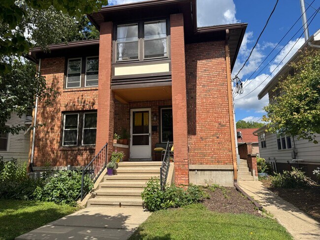 Building Photo - 2718-2720 Sommers Avenue