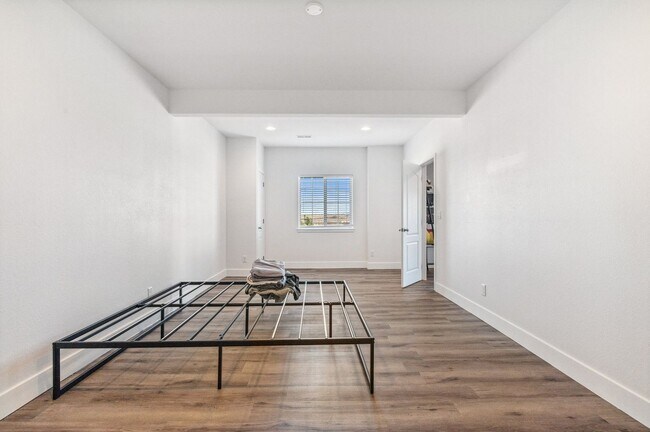 Building Photo - Stunning 4 Bedroom/ 3 Bath Home in Sterling Ranch