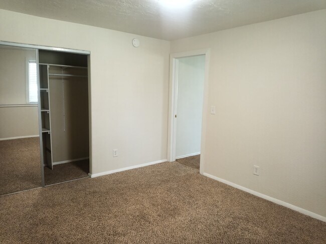 Building Photo - 9658 W Heather Rd