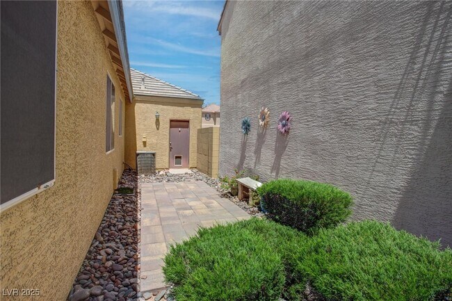 Building Photo - 5993 Attavilla Dr