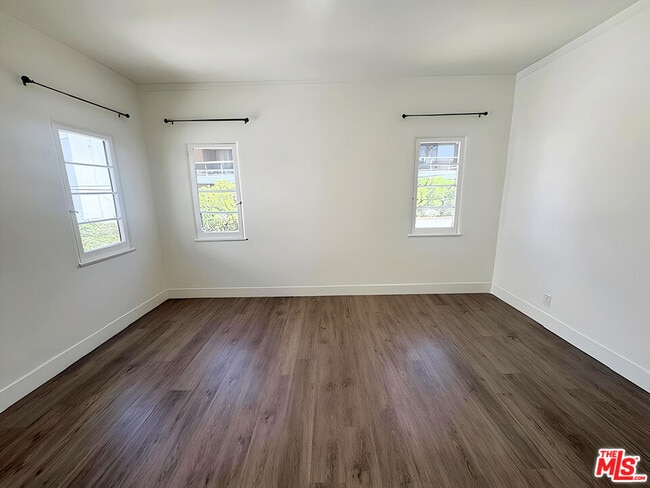 Building Photo - 126 N Hamilton Dr