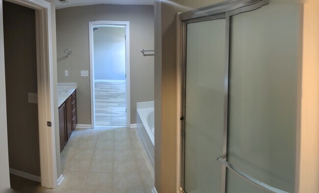 Building Photo - 1011 Blue Bonnet Ct