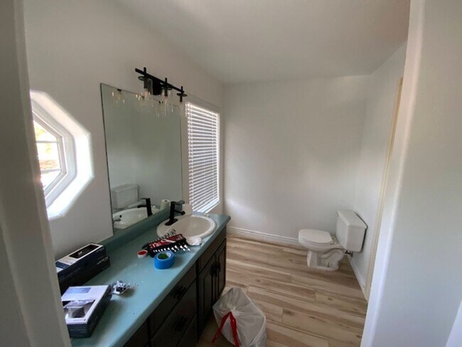 Building Photo - Updated Charleston Heights Townhome