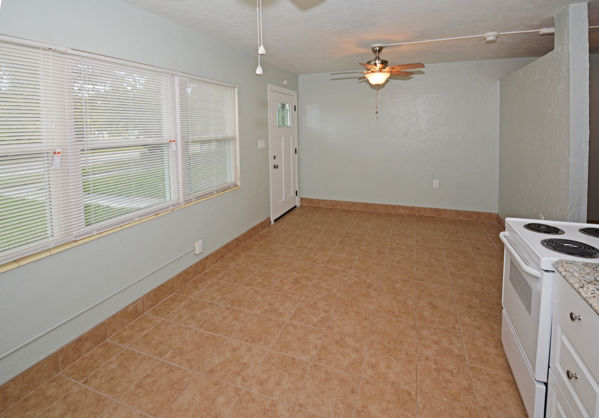 Building Photo - 5009 TANGERINE AVE S