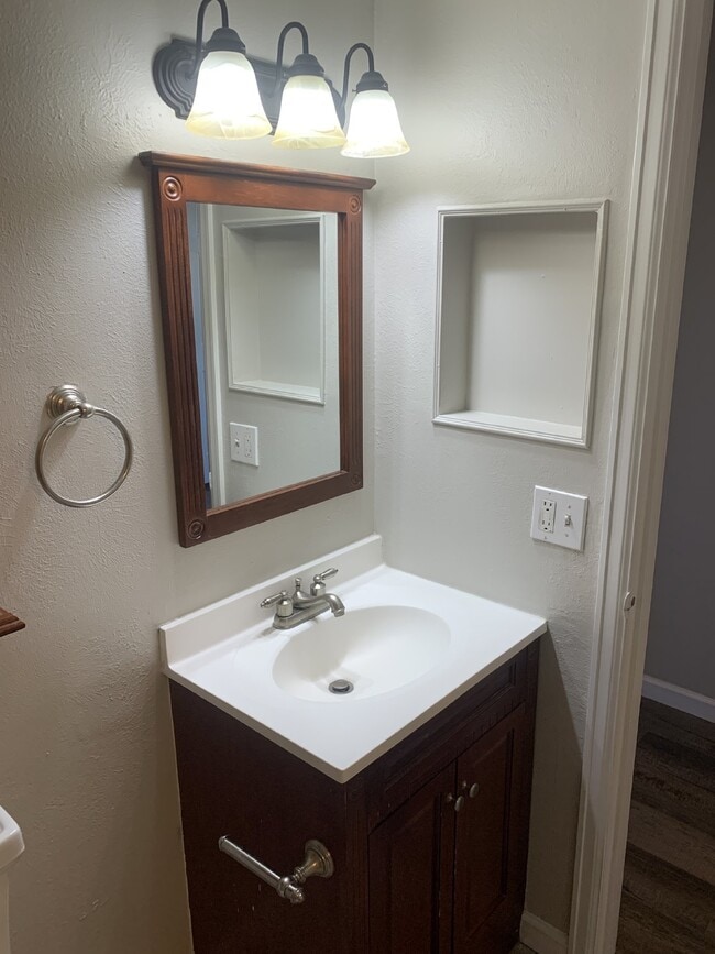 Building Photo - Available September! Newly Updated 2 bed/2 bath Condo