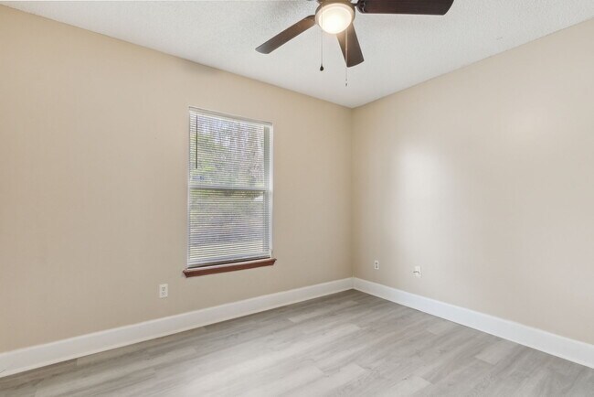 Building Photo - 8471-8473 3 Creeks Blvd