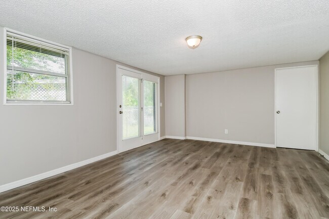 Building Photo - 2166 Jammes Rd