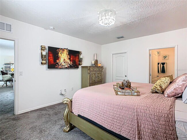 Building Photo - 208 Goldenrod Ln