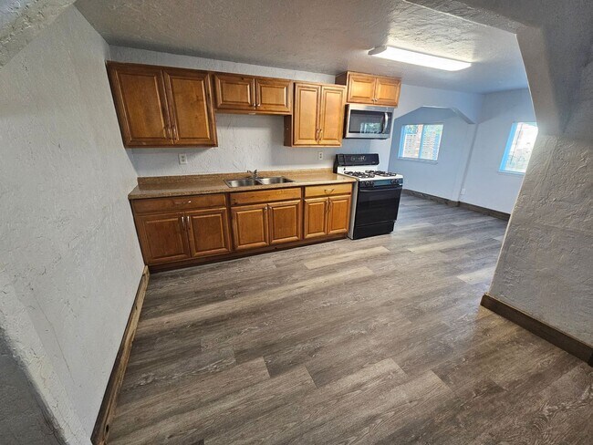 Building Photo - Charming 2/1 Home For Rent in Gerber!