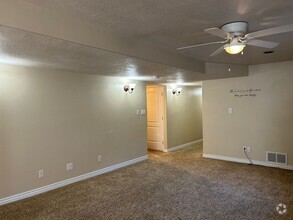 Building Photo - 1 Bedroom 1 Bathroom Basement Apartment