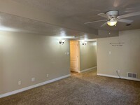 Building Photo - 1 Bedroom 1 Bathroom Basement Apartment