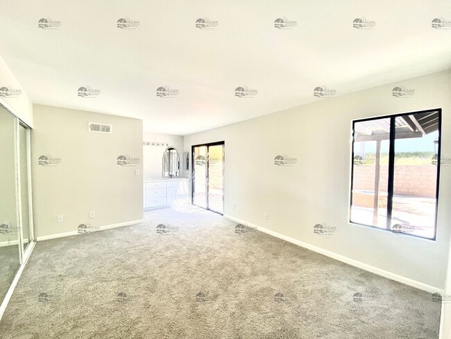 Building Photo - Updated 3BD/2BA with Air Conditioning