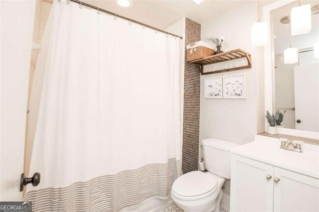 Building Photo - 952 Myrtle St NE