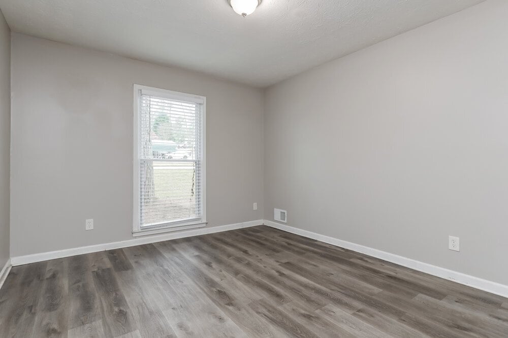 Building Photo - 661 Greenview Ave SE