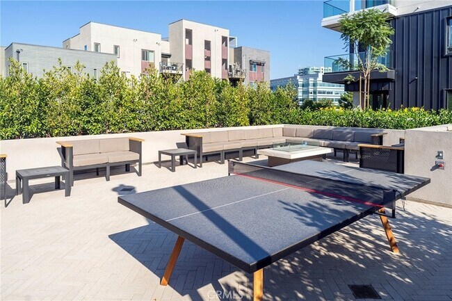 Building Photo - 3211 Rivington