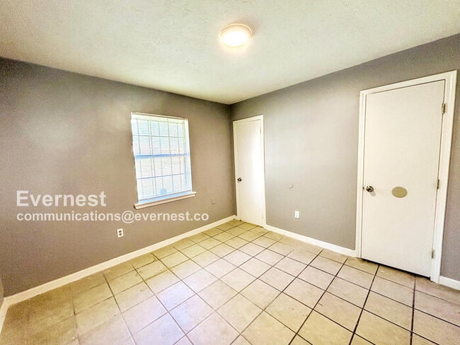 Building Photo - 6564 Abraham Lincoln Dr