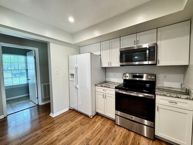 Building Photo - READY 05-15-25!! Ranch Home w/2-Car Garage...
