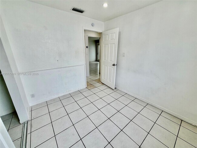 Building Photo - 2614 Sheridan St