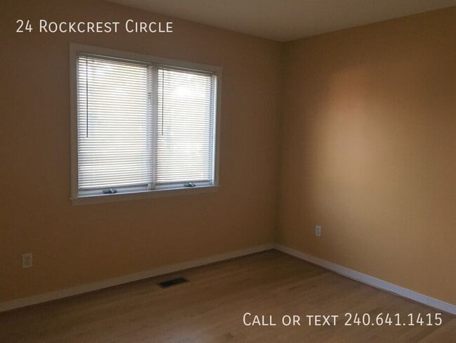 Building Photo - 24 Rockcrest Cir