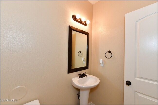 Building Photo - 14717 Tierra Escape Ave