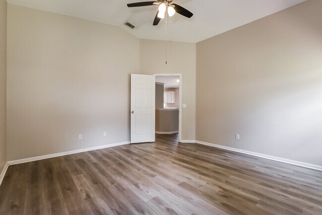 Building Photo - 1912 Windsor Oak Dr