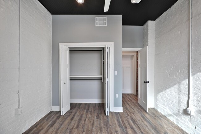 Building Photo - 370 S Washington Ave