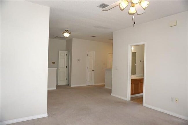 Building Photo - 1 Bedroom, 1 Bathroom Condo, Gated Community