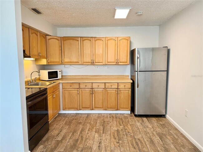 Building Photo - 9013 Westchester Cir