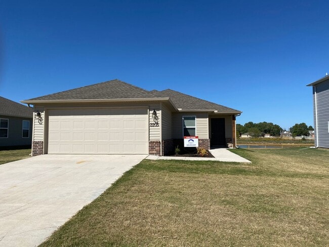 Building Photo - *NOW PRELEASING* Three Bedroom | Two Bathroom Home Fox Tail