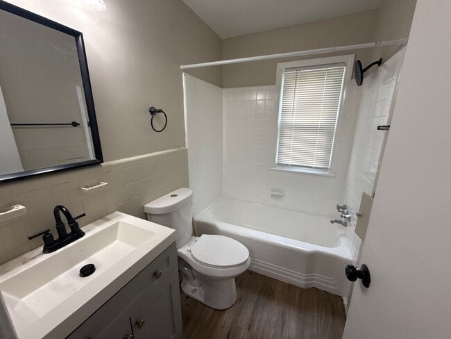 Building Photo - Beautiful 3-Bedroom Home – We Welcome Sect...