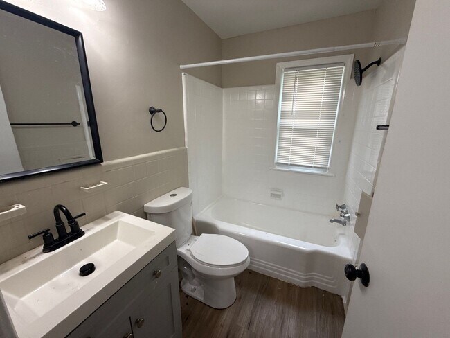 Building Photo - Freshly Renovated 3-Bedroom Home – Quality...