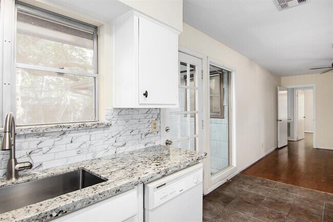 Building Photo - 5538 Pagewood Ln