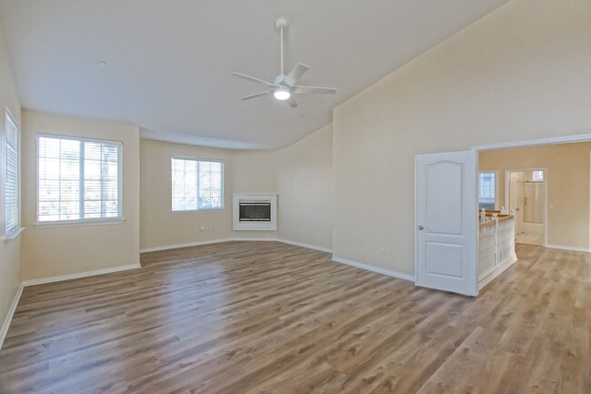 Building Photo - Just Renovated! Beautiful & Spacious, 6BD/...