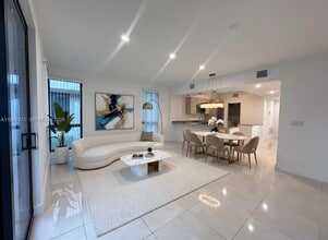 Building Photo - 5481 W Oak Wy