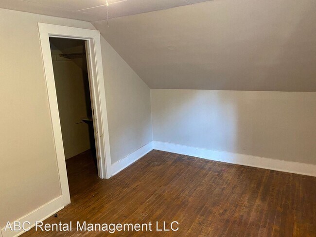 Building Photo - 3 br, 1 bath House - 312 Superior St