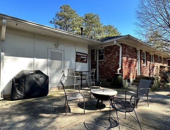 Building Photo - 3 bedroom 2 bath home in a great area filled with tons of extras you will LOVE!