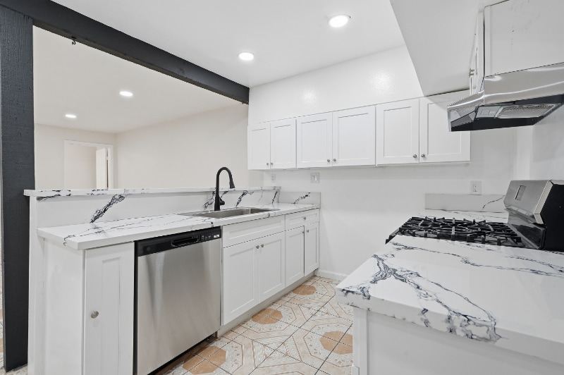 Building Photo - 7924 Woodman Ave