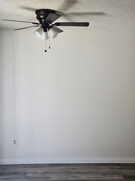 Building Photo - 141 Greentree Ln
