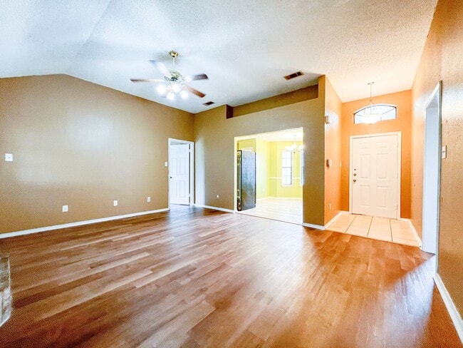 Building Photo - Available NOW This charming 1 story, 3 bedroom, 2 bath house could be your next home! Beautiful w...
