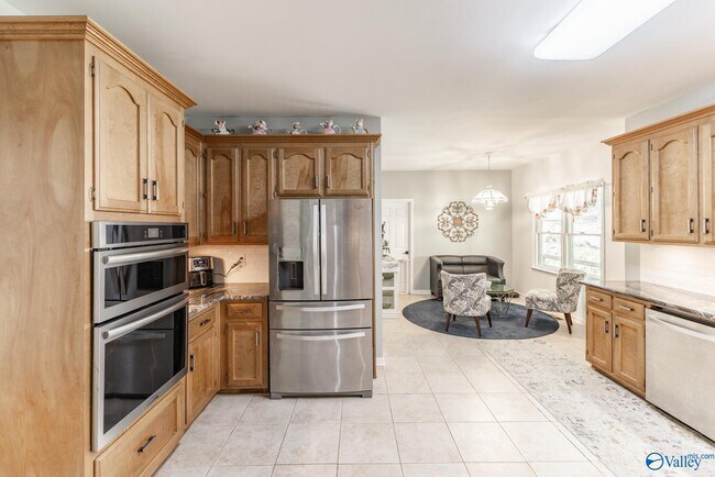 Building Photo - 15033 Greentree Trail SE