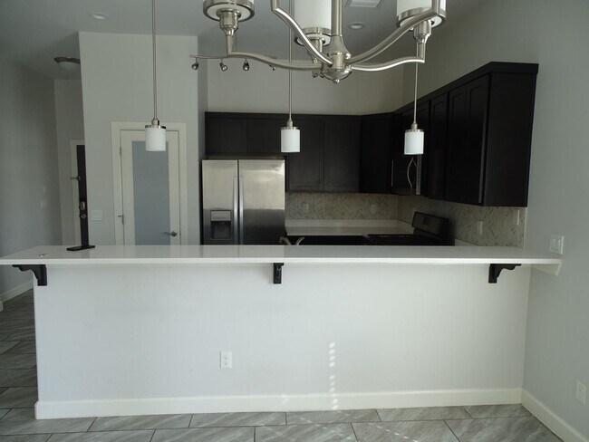 Building Photo - STYLISH EASTSIDE HOME