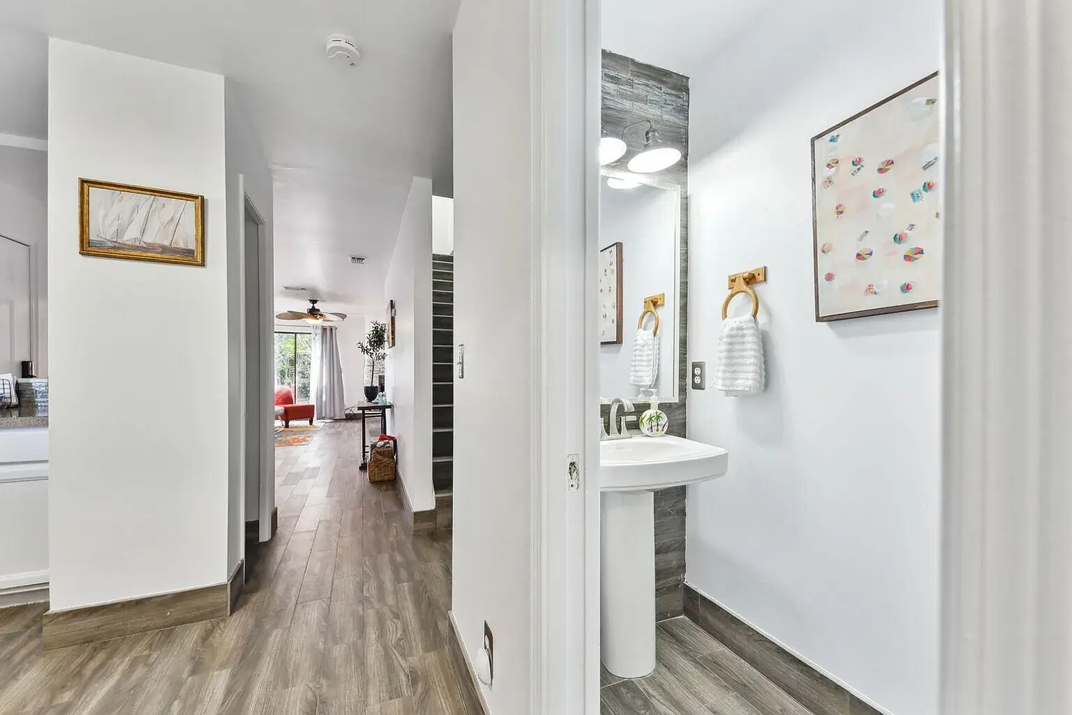 Building Photo - 512 10th Ave S