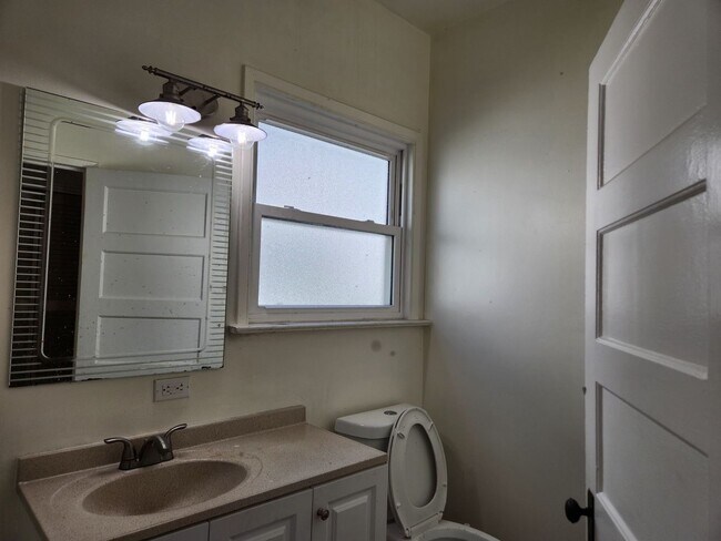 Building Photo - 2923-2925 Martin Luther King Jr. Way