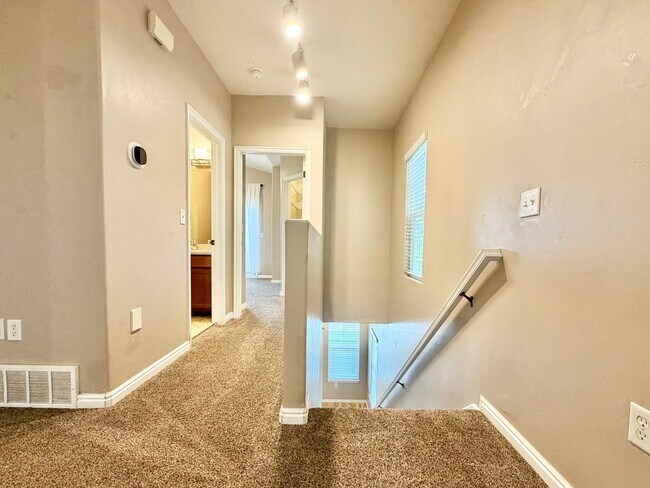 Building Photo - 14791 S Chandlerpoint Way