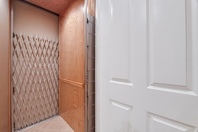 Building Photo - 9786 Midship Way