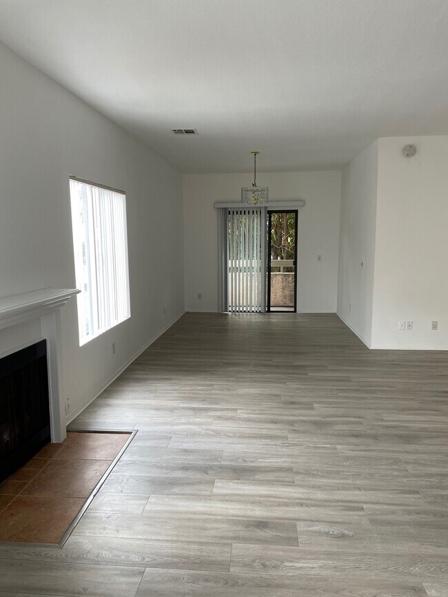 Building Photo - 11247 La Maida St