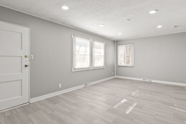 Building Photo - 3920 Vinton St